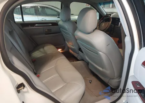 2005 Lincoln Town Car Signature Limited from USA, damaged, VIN 1LNHM82W85Y608053